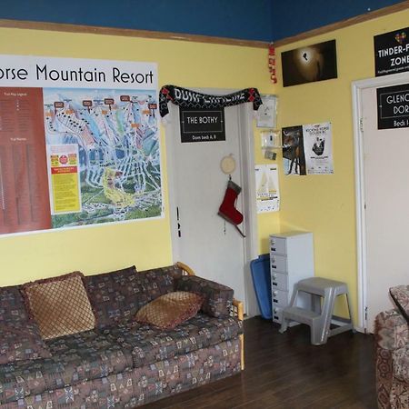 Kicking Horse Backpacker Hostel Golden Exteriér fotografie