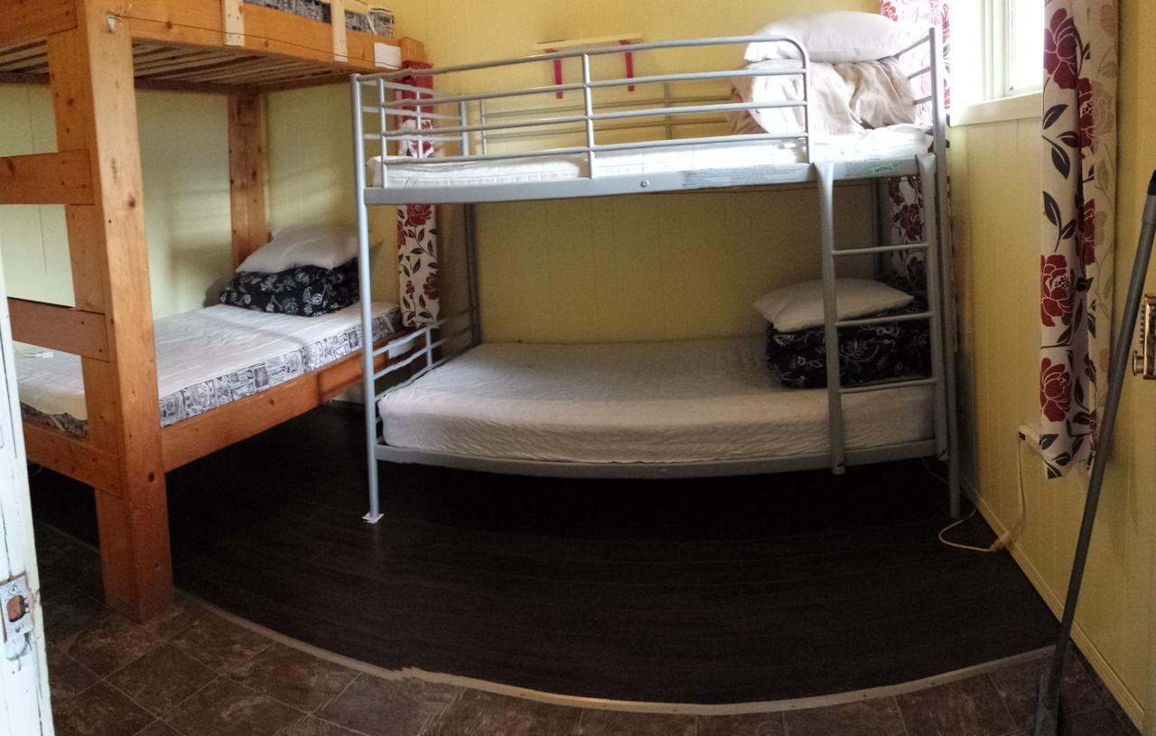 Kicking Horse Backpacker Hostel Golden Exteriér fotografie
