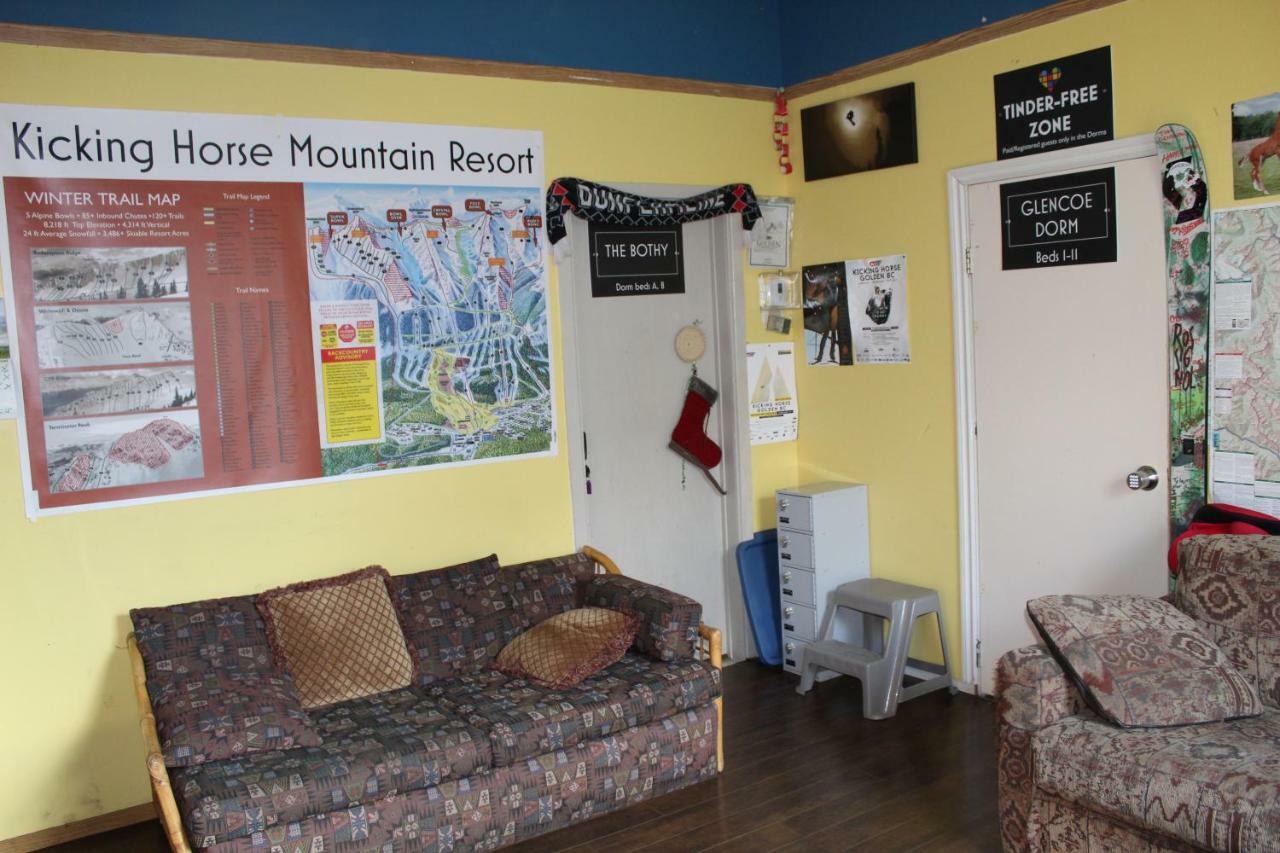 Kicking Horse Backpacker Hostel Golden Exteriér fotografie